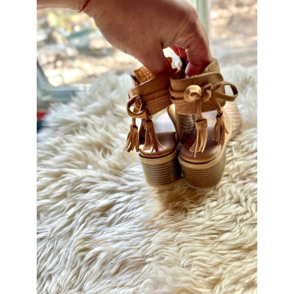 Justice Girls Size 1 Tan Peep-Toe Bootie Sandals – Tassel Back - Picture 3 of 5